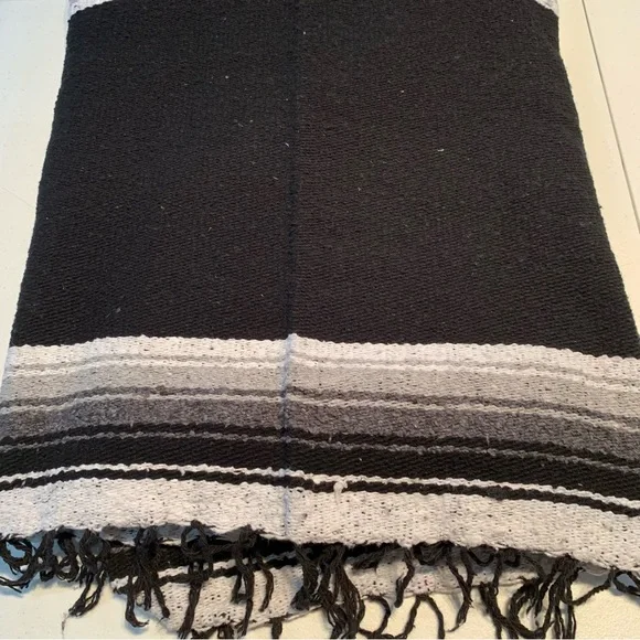 MOLINA PONCHO- Clint Eastwood Style MEASURES 78” X 48” UNFOLD - Picture 7 of 12